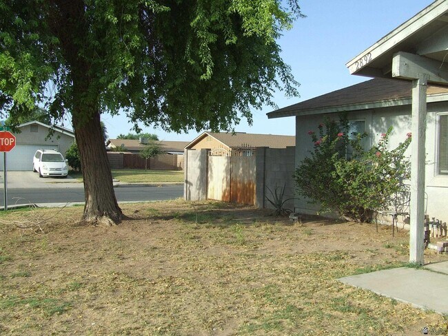 Building Photo - 2892-2827 S 27th Way