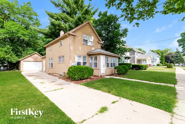 Building Photo - 308 Blackhawk St