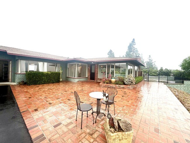 Foto del edificio - Stunning 3 Bedroom, 2 Baths San Dimas Home with Pool, Spa & Panoramic Hilltop Views