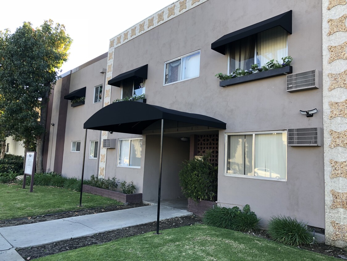 Primary Photo - 6225 Reseda Blvd