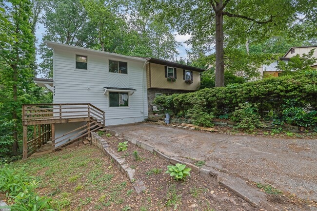 Building Photo - 2551 Park Rd