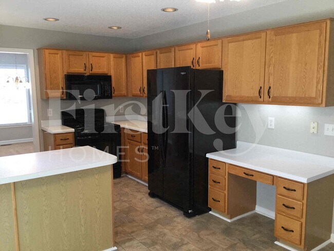 Building Photo - 8130 Stonebrook Dr
