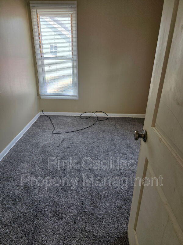 Building Photo - 205 N 4th St