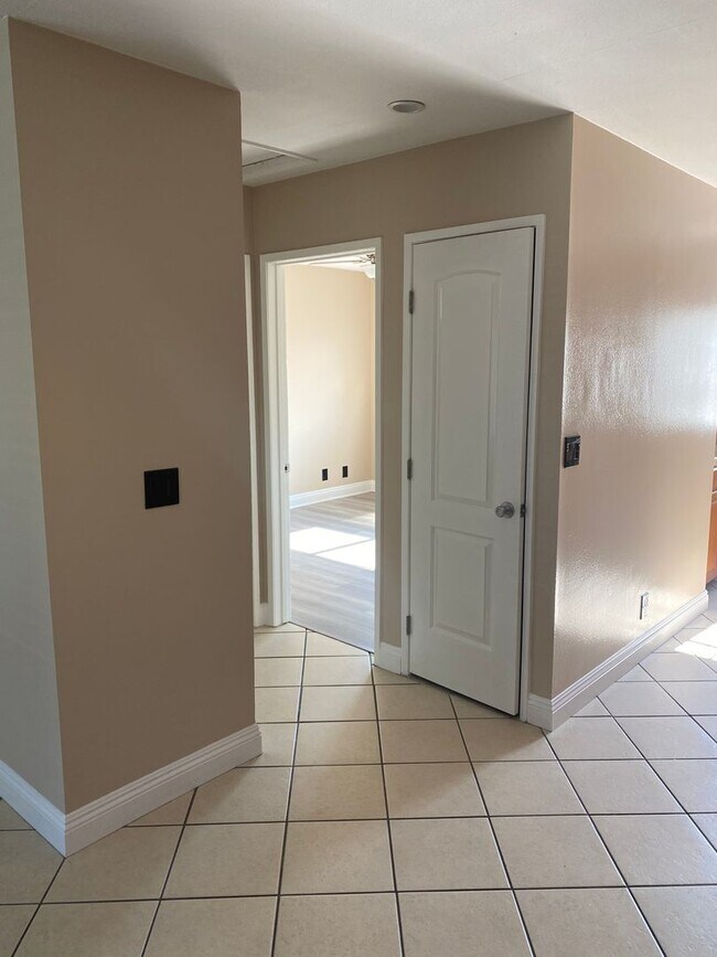 Foto del edificio - 1 Bed, 1 Bath Downstairs Condo - 19891 Pic...