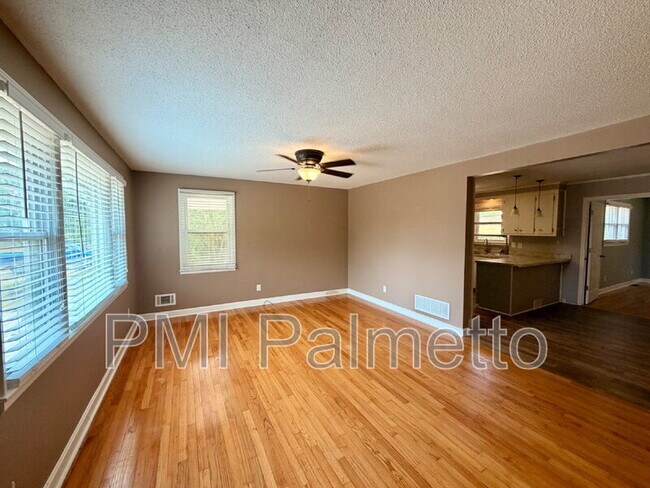 Foto del edificio - 1727 Sandra Dr