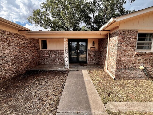 Foto del edificio - Amazing 4/2.5 in Prime Location! Minutes from Texas Tech and Hospitals!