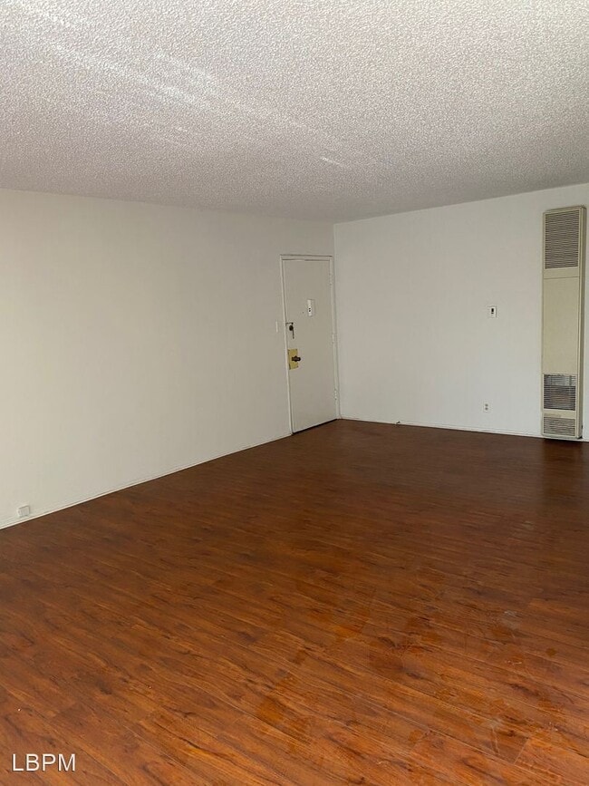 Building Photo - 1540 N Laurel Ave