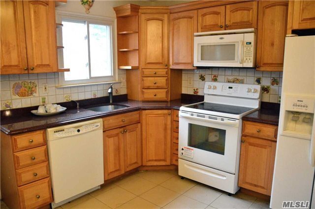 Building Photo - 9 Wicks Dr