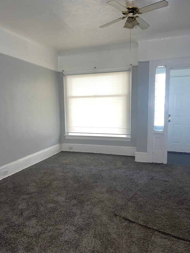 Foto del edificio - 2180 E 82nd St