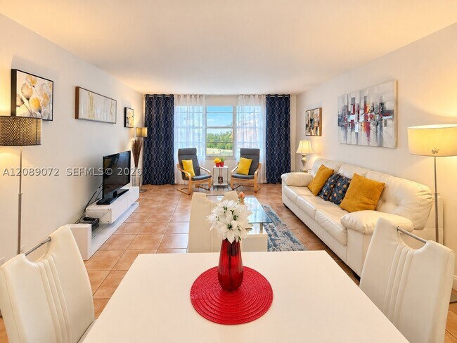 Foto del edificio - 5161 Collins Ave