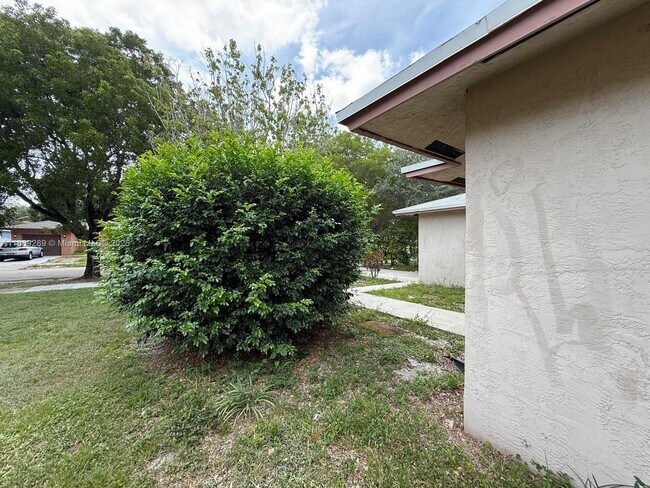 Foto del edificio - 1592 NW 7th Terrace