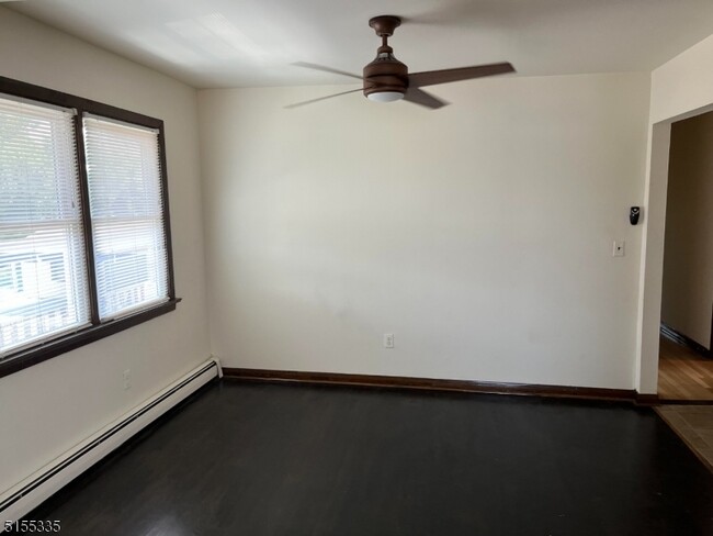 Building Photo - 388 Garibaldi Ave