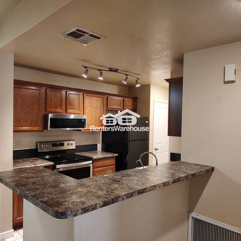 Primary Photo - 2035 S Elm St