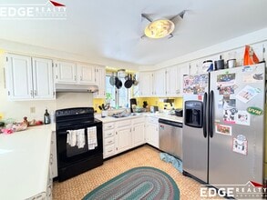 Building Photo - 26 Arden St