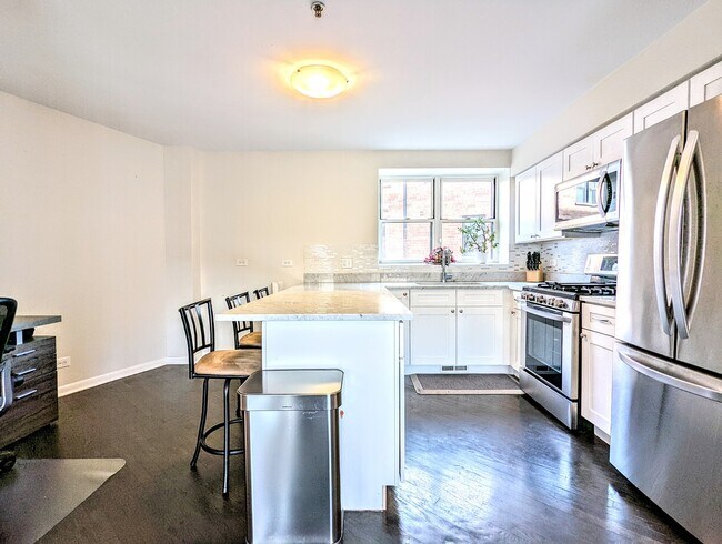 Foto del edificio - 2208 W Diversey Ave