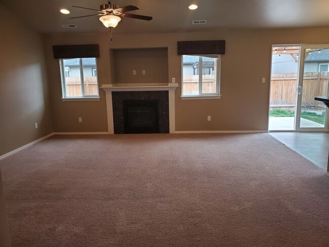 Building Photo - Charming and conveniently located in Nampa 3 bedroom, 2 bath home