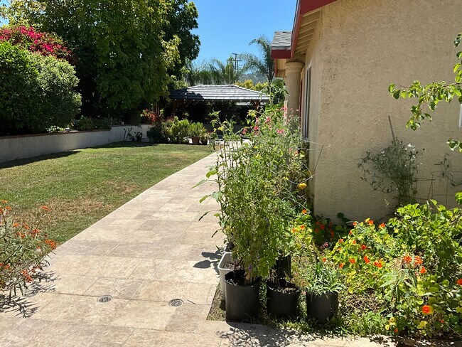 Foto del edificio - 21240 Sunwood Dr