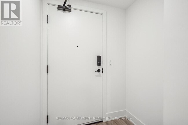 Building Photo - 575-575 Conklin Rd