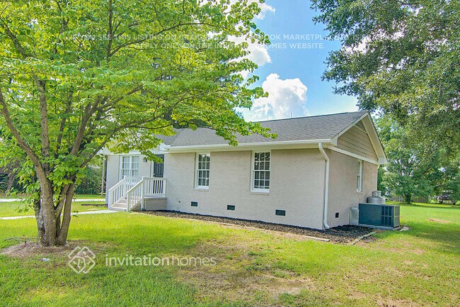 Foto del edificio - 2137 Cooper Branch Rd