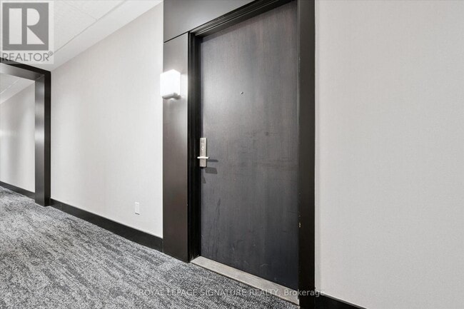 Building Photo - 55 Duke St W