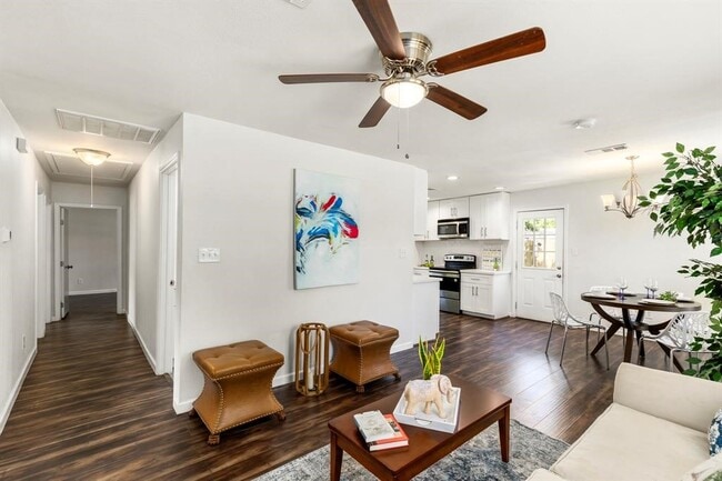 Foto del edificio - 7002 Goforth St