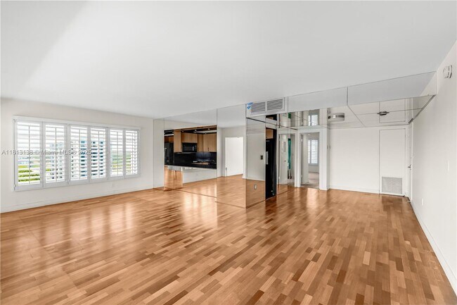 Building Photo - 11111 Biscayne Blvd