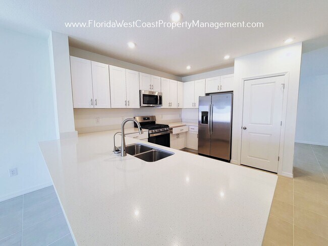 Foto del edificio - SPACIOUS 3 BEDROOM/ 2 BATH PLUS FLEX SPACE...