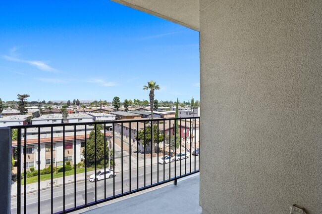 Foto del edificio - 8802 Van Nuys Blvd