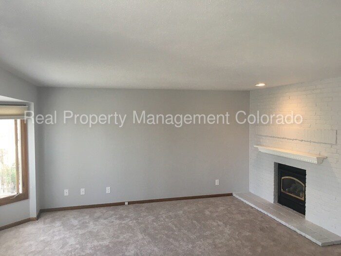 Primary Photo - 7567 S Cove Cir
