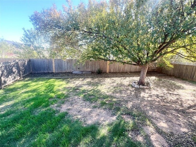 Building Photo - 804 N Creek Blvd