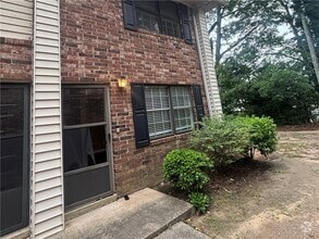Building Photo - 1235 Riverside Dr