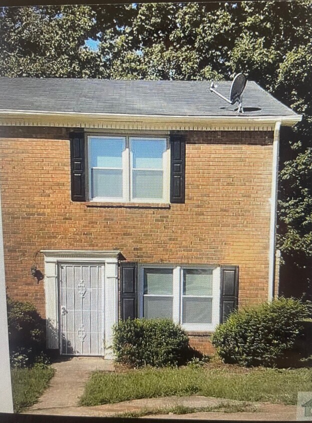 Foto del edificio - 5297 Ridge Forest Dr