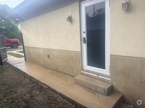 Building Photo - 3342 NW 9th Ave