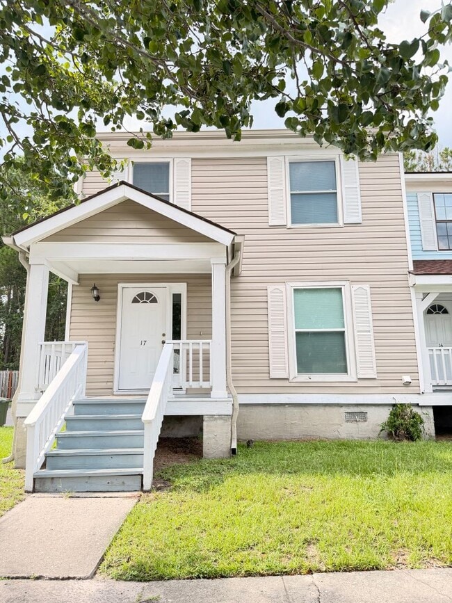 Building Photo - 912 Pineland Ave