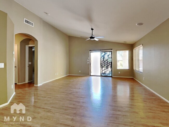 Foto del edificio - 29212 N 22nd Ln