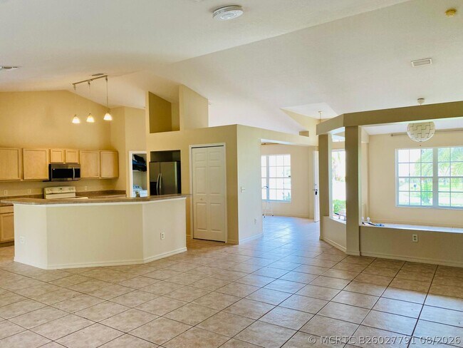 Building Photo - 5952 NW Baynard Dr