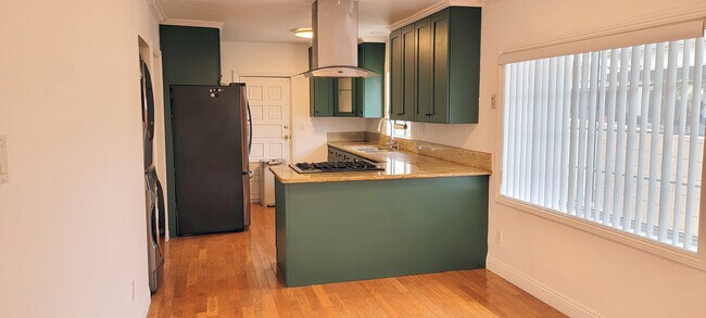 Building Photo - 4031 Floral Dr