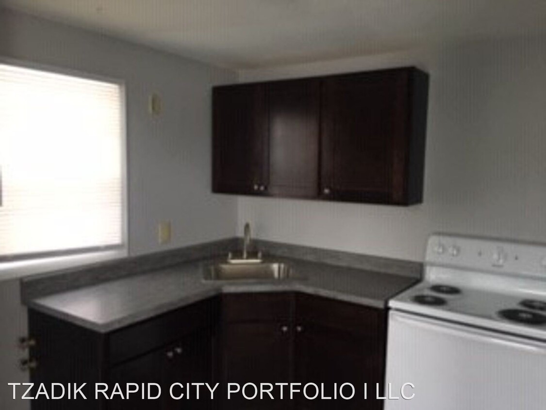 Building Photo - 2 br, 1 bath Apartment - 27 Signal Drive