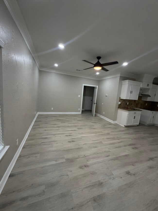 Building Photo - 5617 Carver Dr