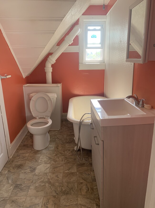 3rd floor bathroom! - 955 Springfield Rd