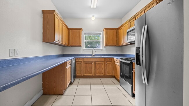 Building Photo - 601 S Cedar St