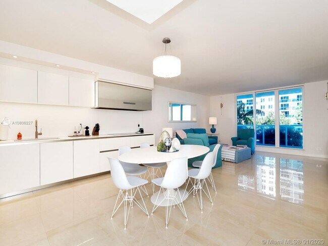 Building Photo - 2301 Collins Ave