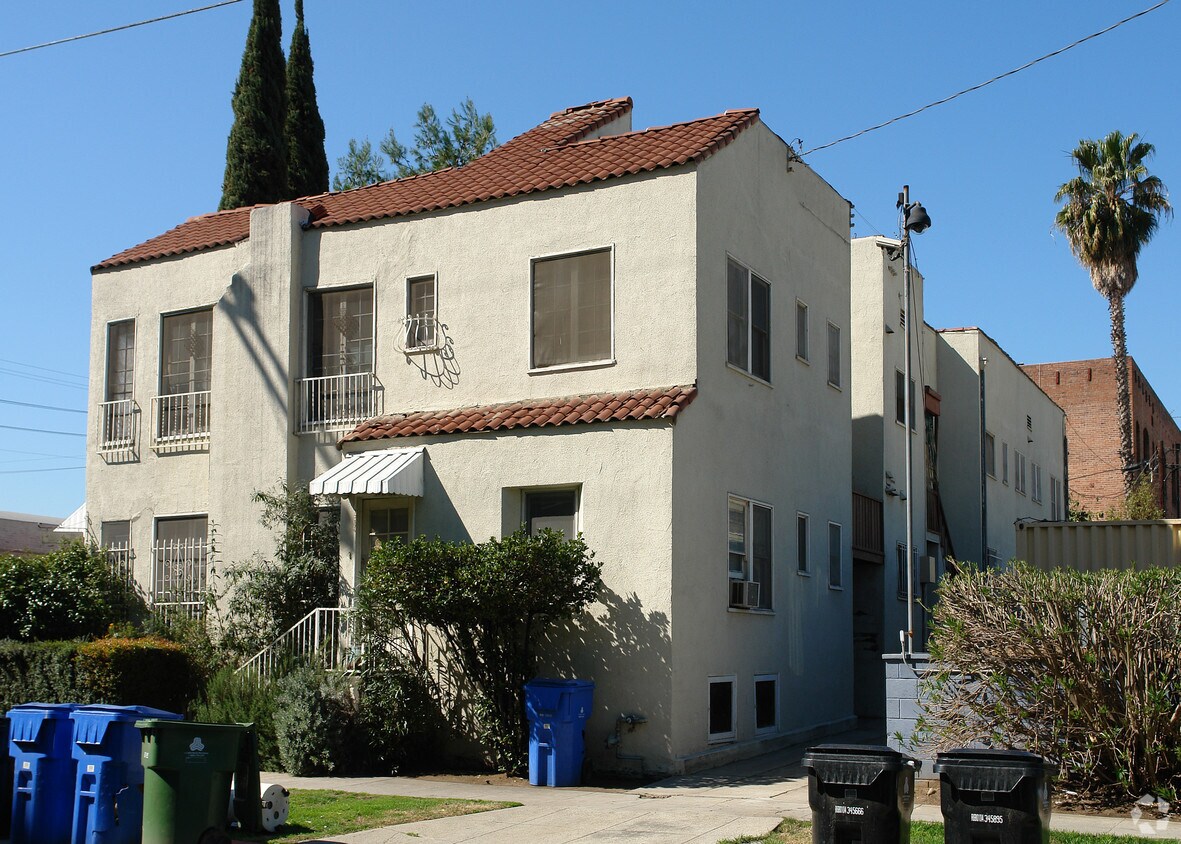 Building Photo - 1315-1317 N Catalina St