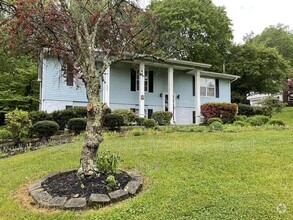 Building Photo - 608 Augustan Ln