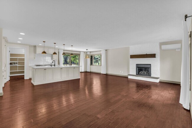 Building Photo - Holiday Ranchettes in Park Meadows