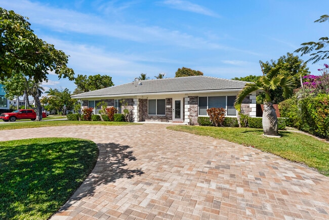 Building Photo - 401 NE 10th Terrace