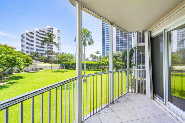 Foto del edificio - 2760 Banyan Rd