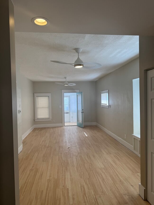 Building Photo - 264 Spring Grove Ave