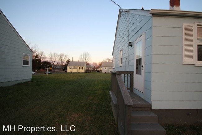 Building Photo - 2 br, 1 bath House - 151 W. Deen Avenue