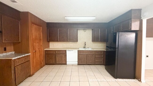 Foto del edificio - 7306 Ave. W-B